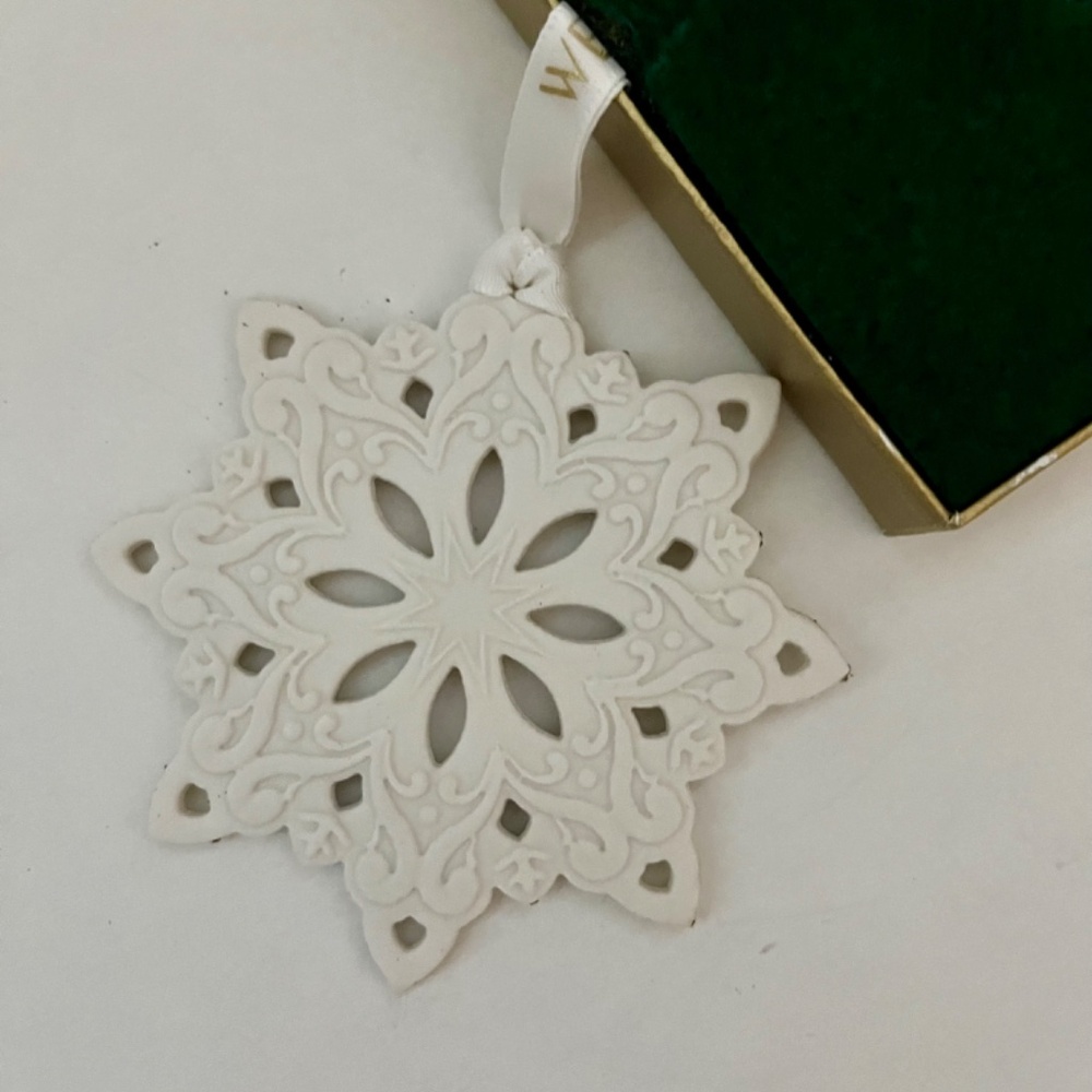 WEDGEWOOD CHRISTMAS ORNAMENT VINTAGE